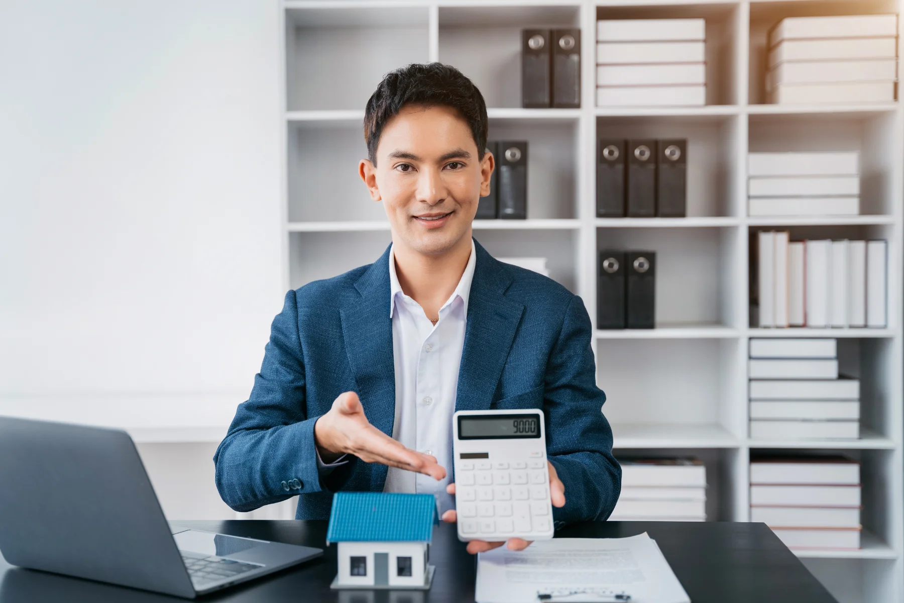 Financial advisor guiding Melbourne first time home buyers